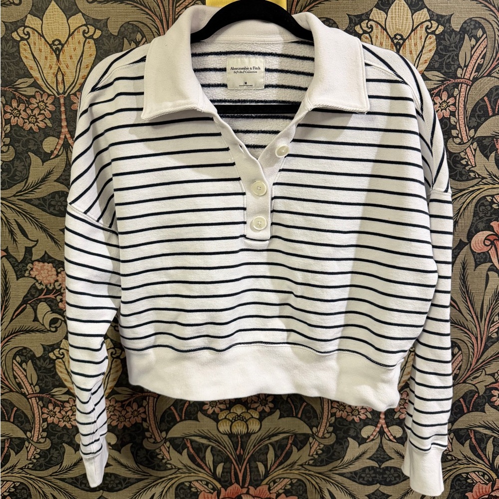 Abercrombie & Fitch White & Navy Striped Pullover - Medium